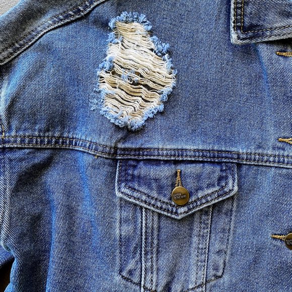 Destroyed Boyfriend Frayed Raw Hem Trucker Jean Jacket - Picture 6 of 17